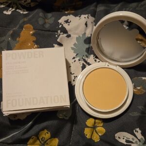 Powder Foundation by Kylie Cosmetics